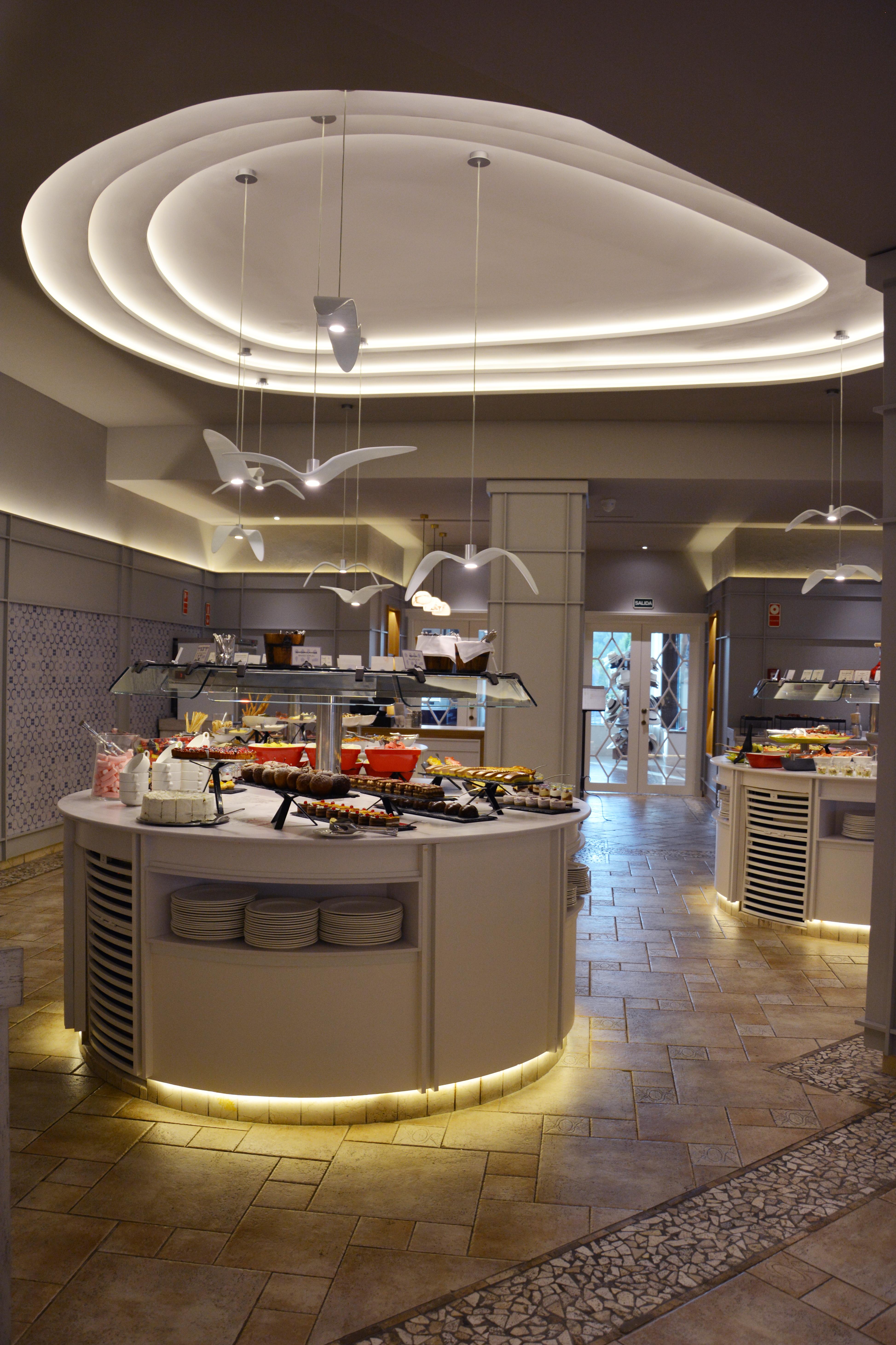 Sh加迪亚别墅酒店 阿尔啼 外观 照片 The buffet at the lounge