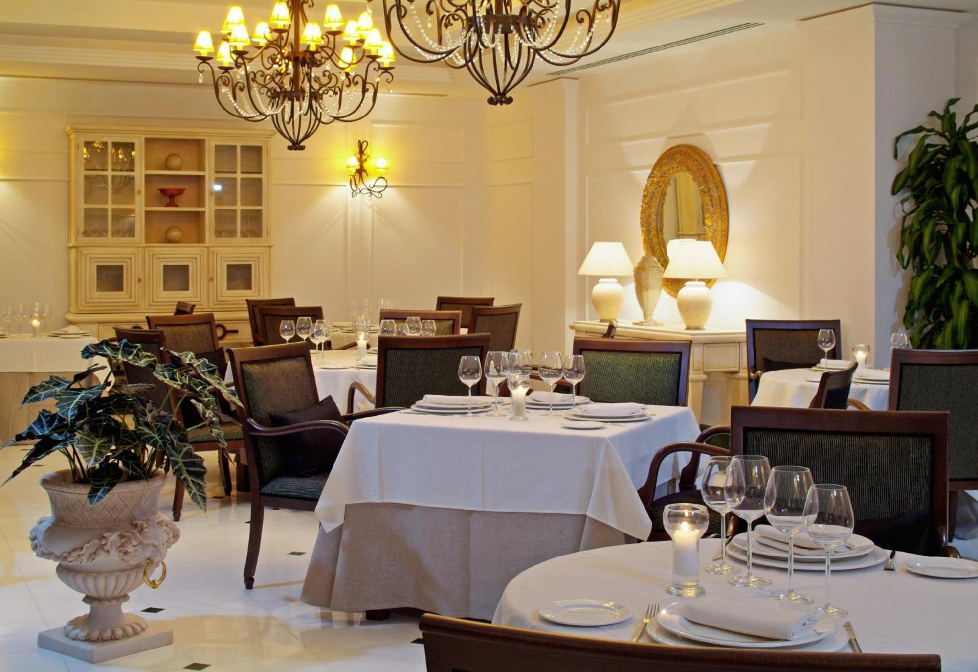 Sh加迪亚别墅酒店 阿尔啼 外观 照片 Restaurant interior